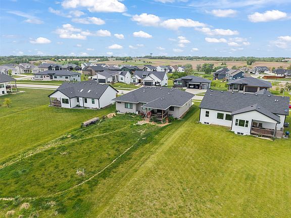 3rd image of 2804 Blooming Heights Dr
