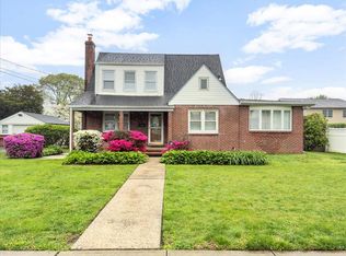 12 Dorothy St, Bethpage, NY 11714