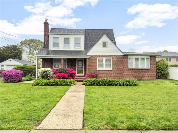 12 Dorothy Street, Bethpage, NY 11714