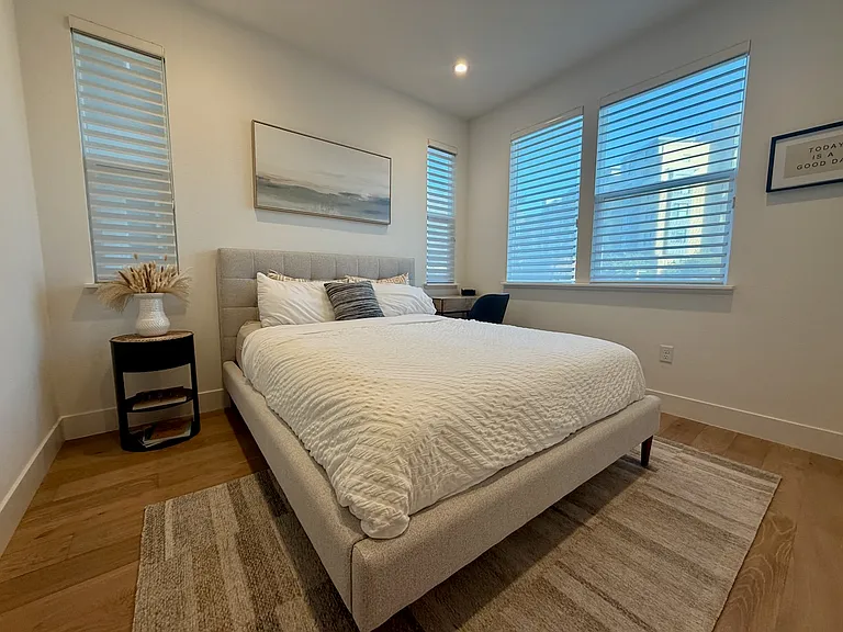 561 Pilgrim Dr — Photo 22