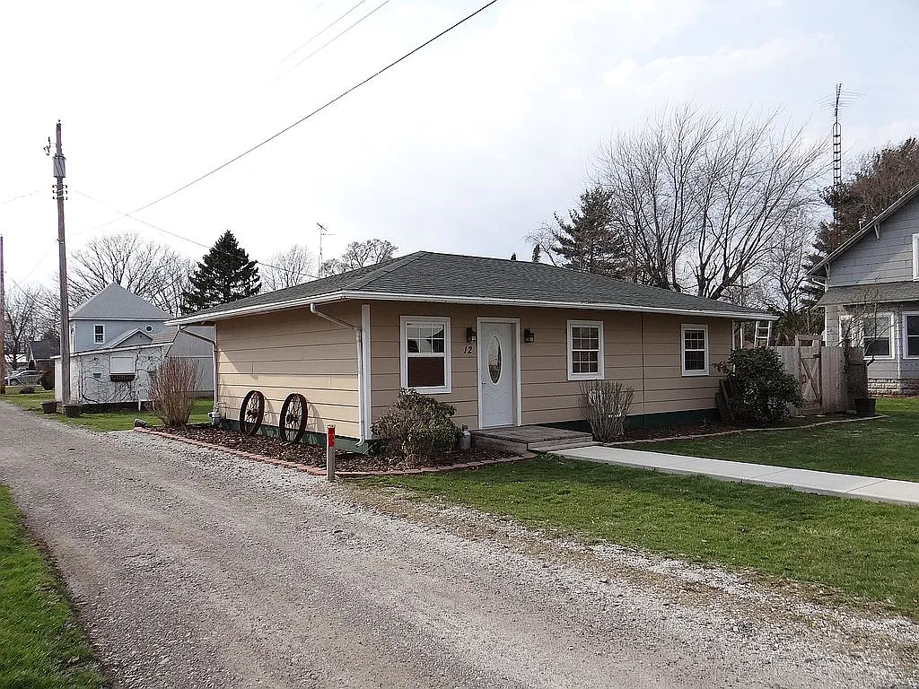12 Lowell St photo 1