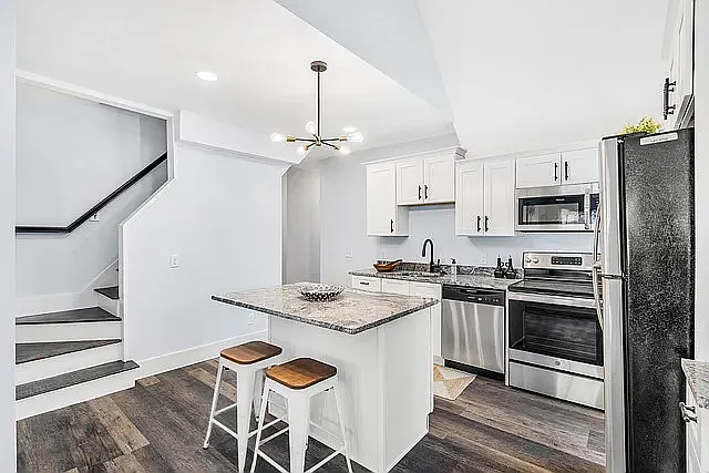 5 bed, 2200 sqft, $4,500 — Photo 4