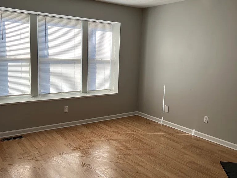 844 Pineway Dr — Photo 2