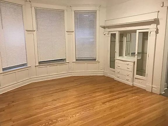 3rd image of 6406 S Greenwood Ave APT 2