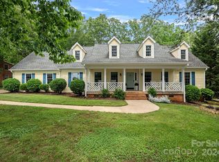 9216 Willowglen Trl, Charlotte, NC 28215