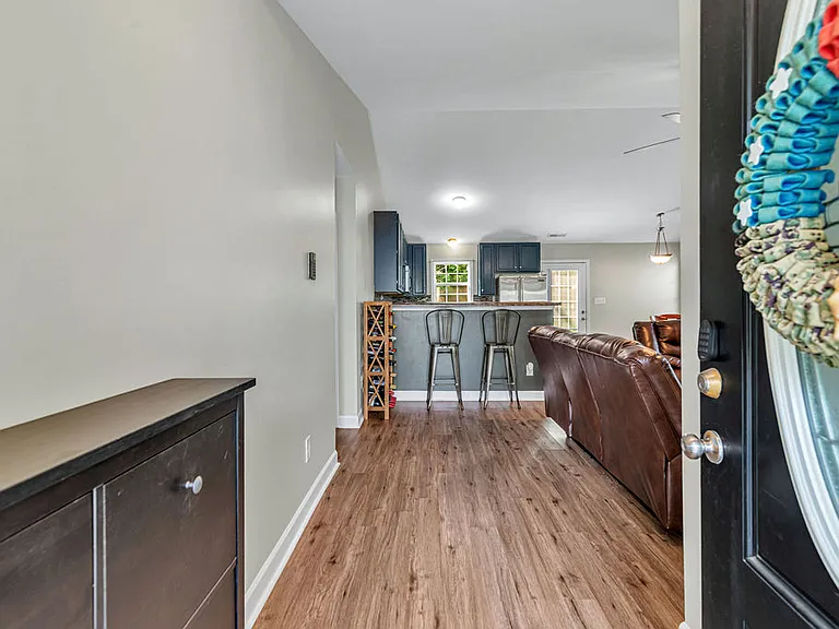 410 Jasmine Ln — Photo 5
