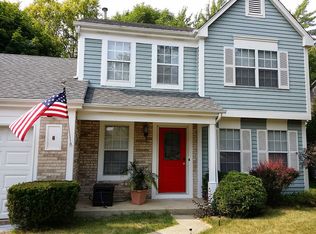 19 Sherwood Ct, Mundelein, IL