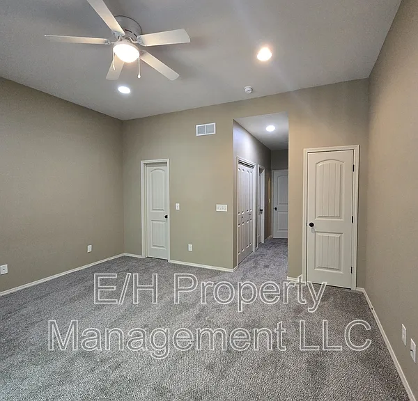 2146 N Woodlawn Blvd — Photo 23