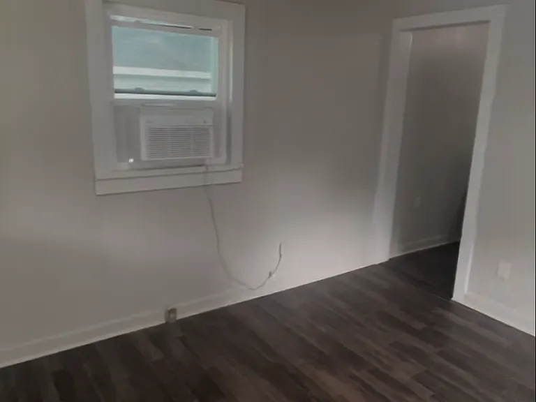 646 Marshall St — Photo 15