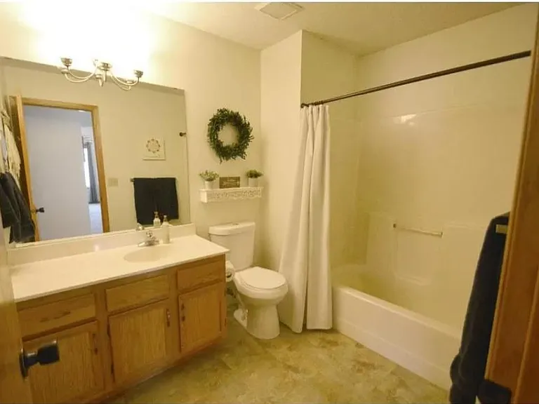 1055 S Fillmore Cir NE — Photo 18