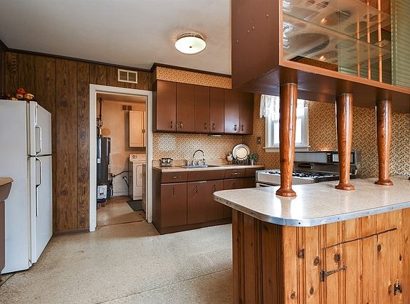 4th image of 9216 S 49th Ct