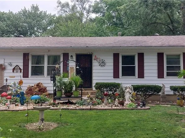 1106 E 137th St, Grandview, MO 64030