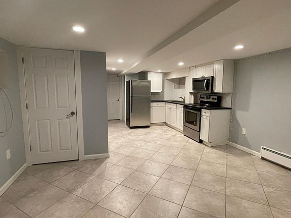 3rd image of 3233 Randall Ave
