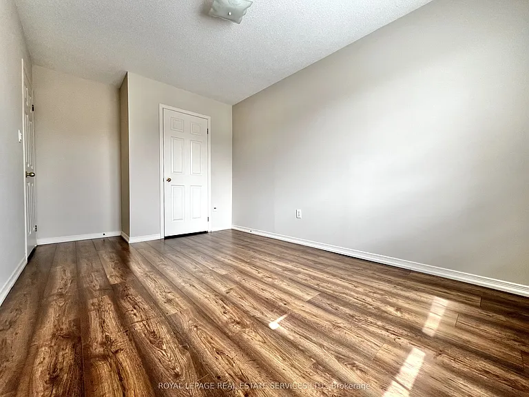2153 Redstone Cres — Photo 26