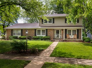 6S460 Millcreek Ct, Naperville, IL 60540