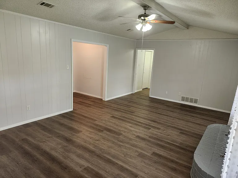 2305 Stockbridge Ct — Photo 31