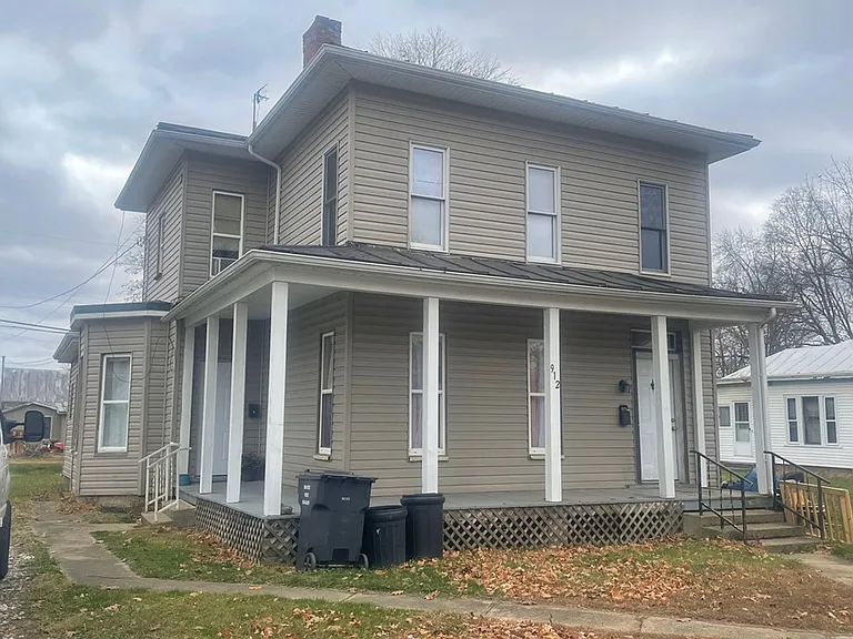 912 W High St — Photo 1
