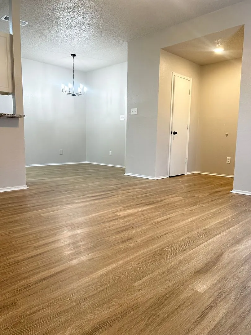 Spacious 3/2/1 Duplex — Photo 2