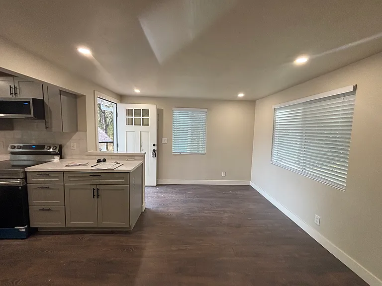 4084 Greenwood Rd #B — Photo 7