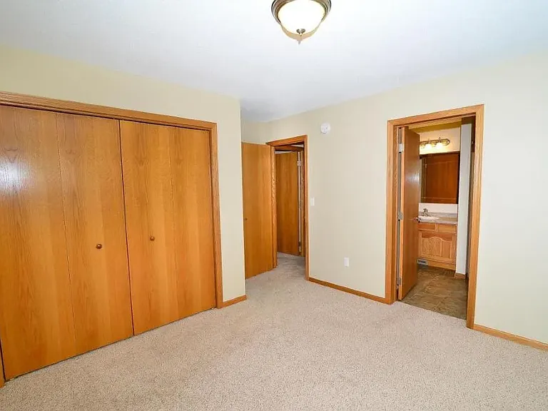 4740 Pines Cir — Photo 16