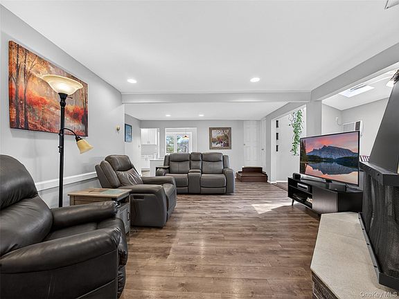 4th image of 97 Ridge Road