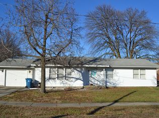 1016 W 4th St, Centralia, IL 62801