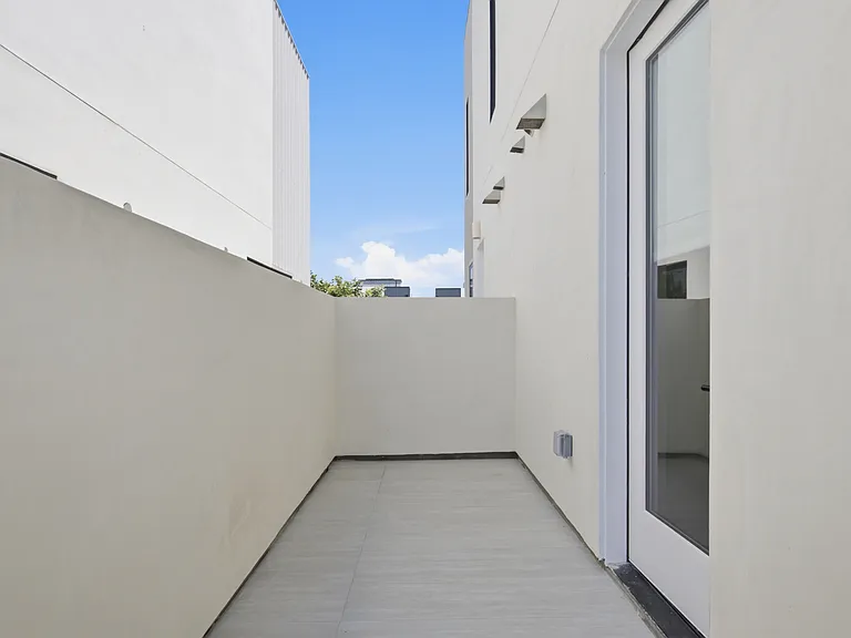 5821 Kester Ave — Photo 11