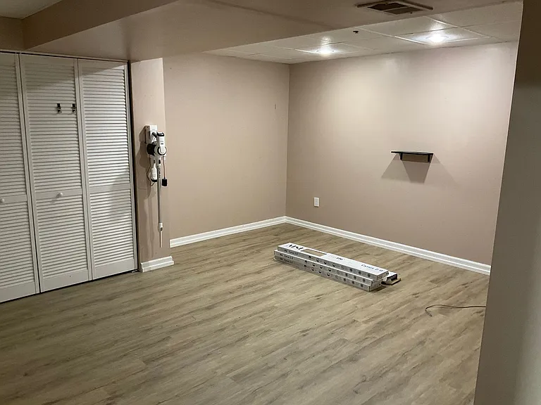 1049 Royal Dr — Photo 49