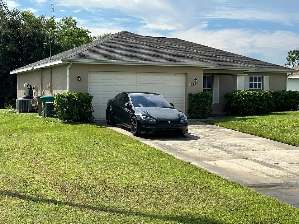 1236 N Gator Cir