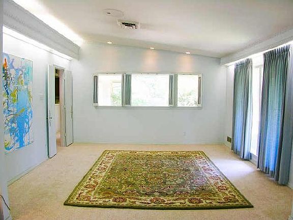 4th image of 5135 Royal Crest Dr