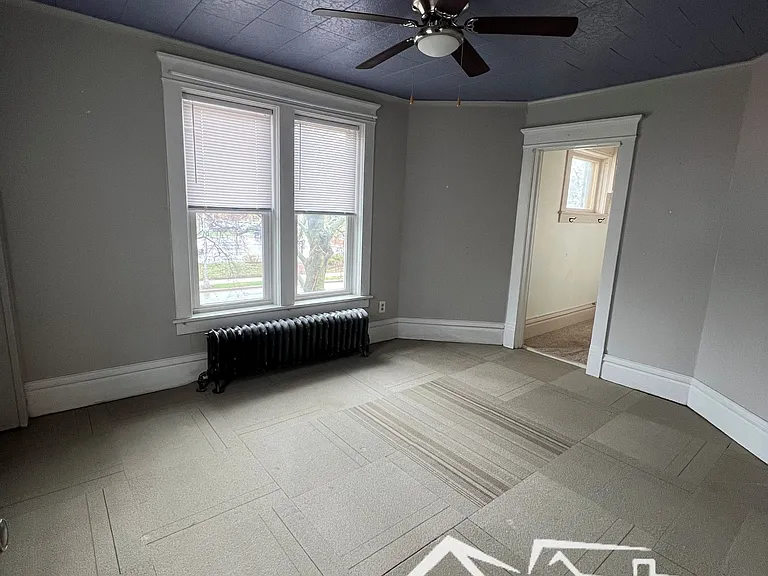 343 E Division St #3 — Photo 6