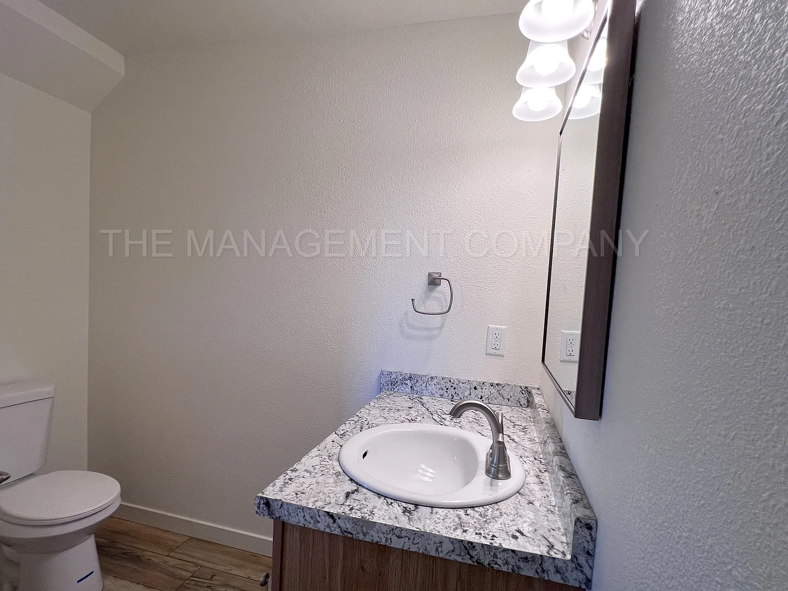 3 bed, 2.5 bath, 2500 sqft, $2,300 — Photo 4