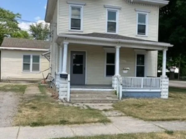 307 N Line St, Chesaning, MI 48616