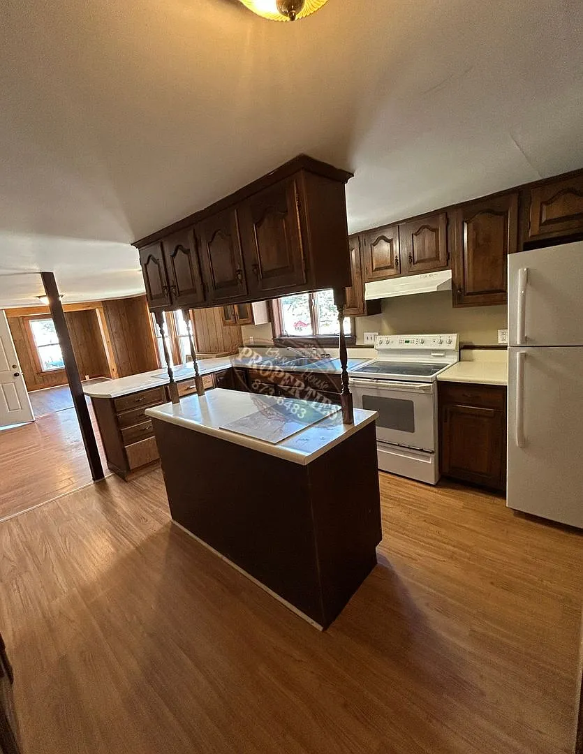 8 Grove — Photo 2