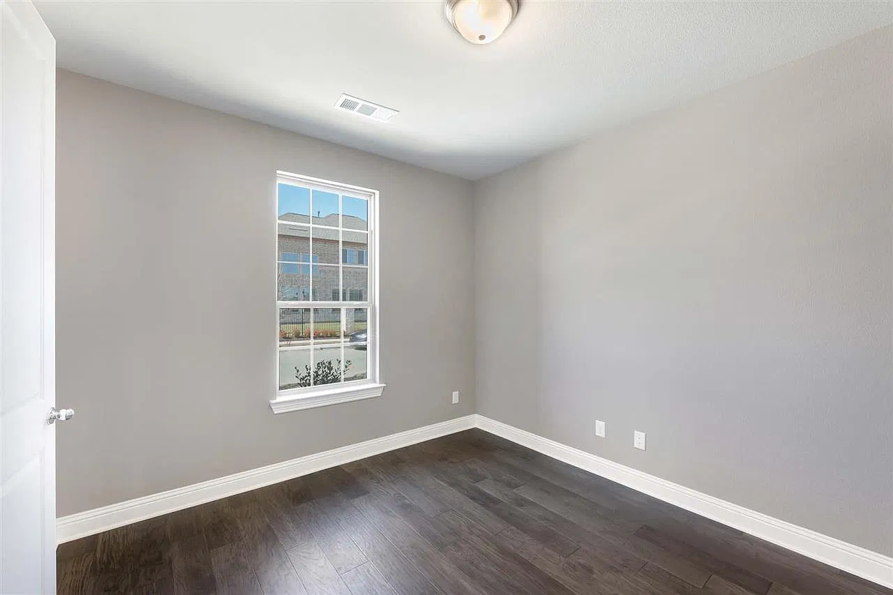3 bed, 2.5 bath, 2328 sqft, $3,400 — Photo 3