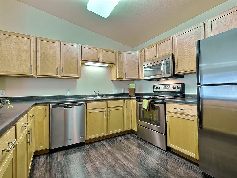 Moorhead, MN Sandy Creek Apartments | Kitchen