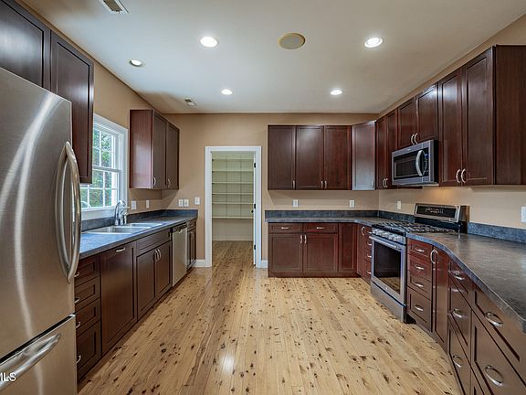 5th image of 3907 Skyland Dr