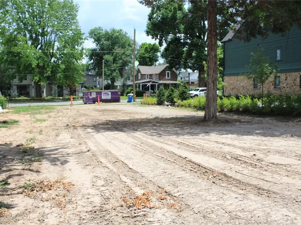 416 SE C St #4, Bentonville, AR 72712