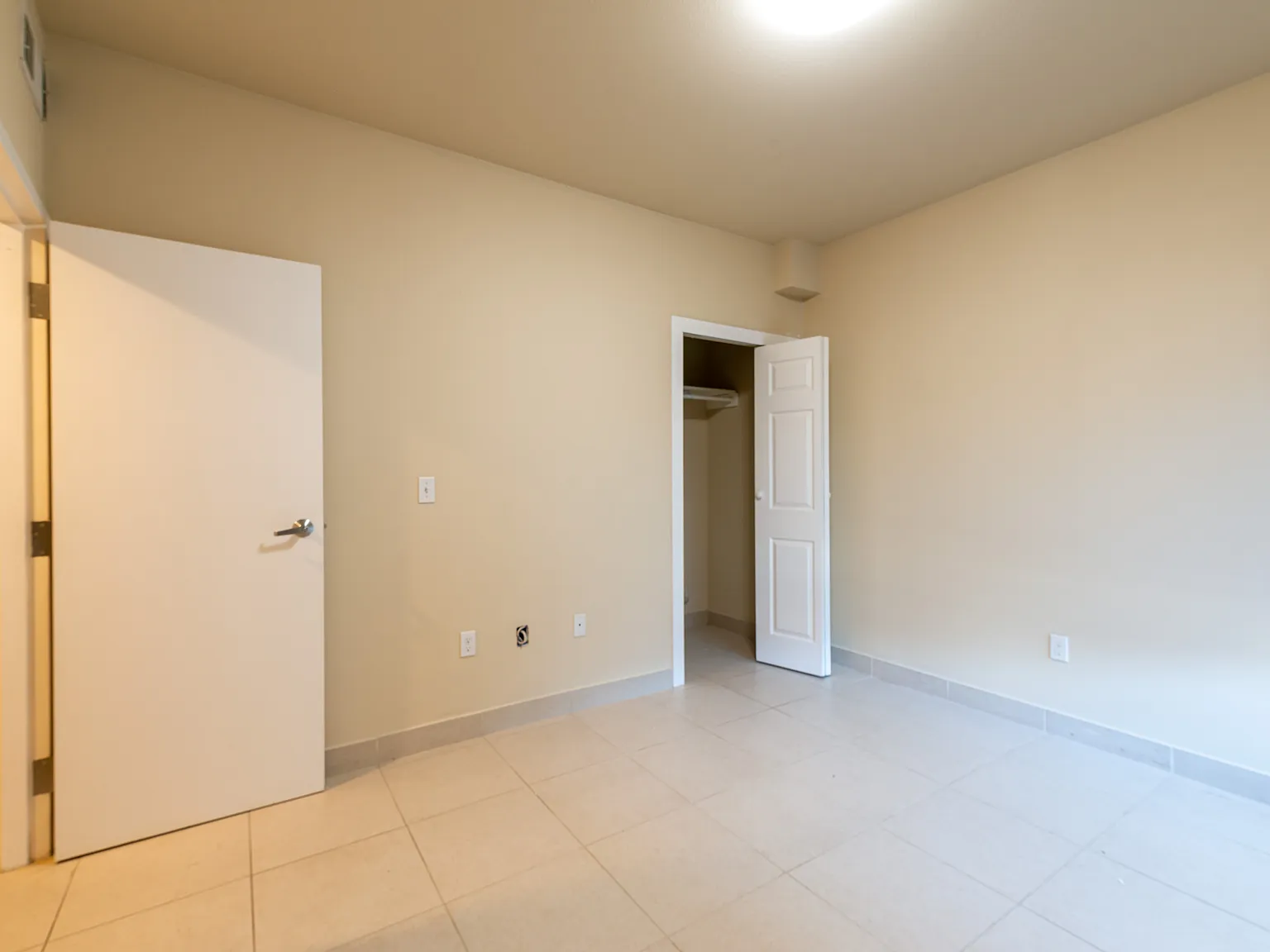 4 bed, $3,975 — Photo 3