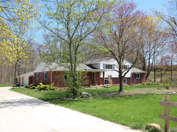 64050 Limerick Ln, Washington, MI 48095