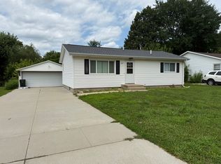 1417 Starview Dr, Cedar Falls, IA 50613