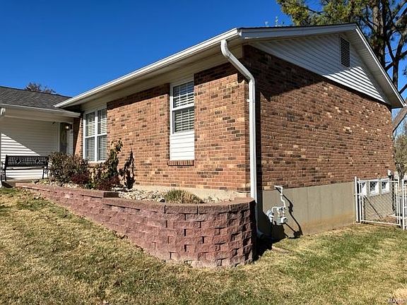 3rd image of 2723 Ashrock Dr S
