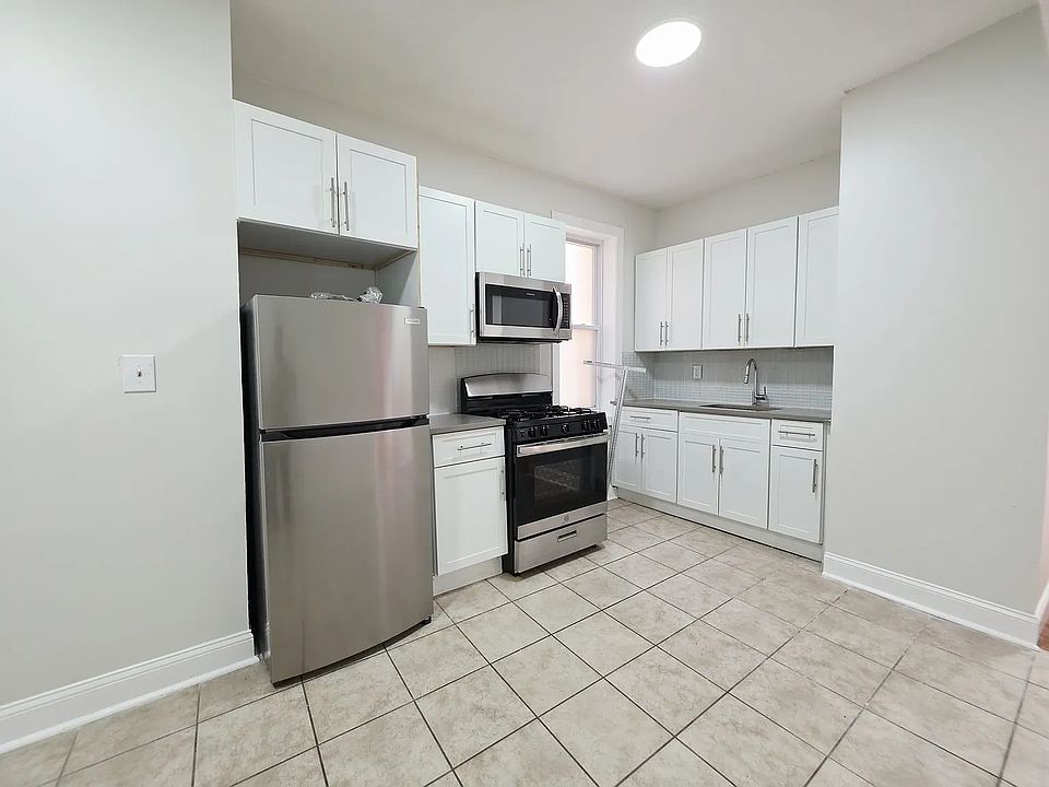 1st image of 163 Bergen Ave #3A