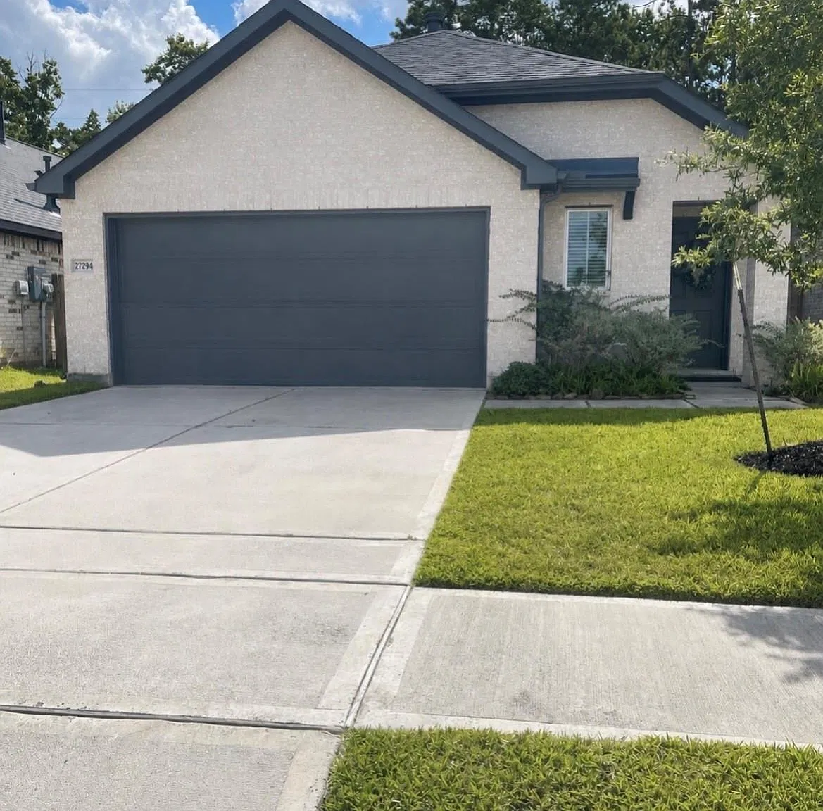 3 bed, 2.0 bath, 1744 sqft, $2,200 — Photo 2