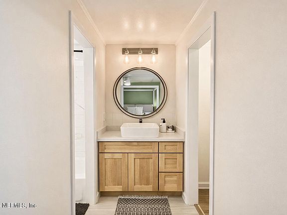 4th image of 1104 WOOD HILL Place #1104