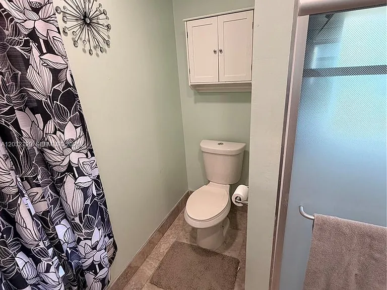 20451 NE 10th Pl — Photo 26