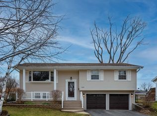 1833 Kingston Ln, Schaumburg, IL 60193