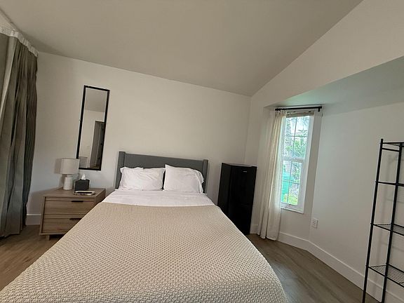 shares bathroom with up to four rooms