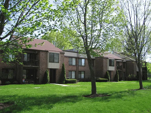 Metropolitan Tareyton Estates — Photo 22