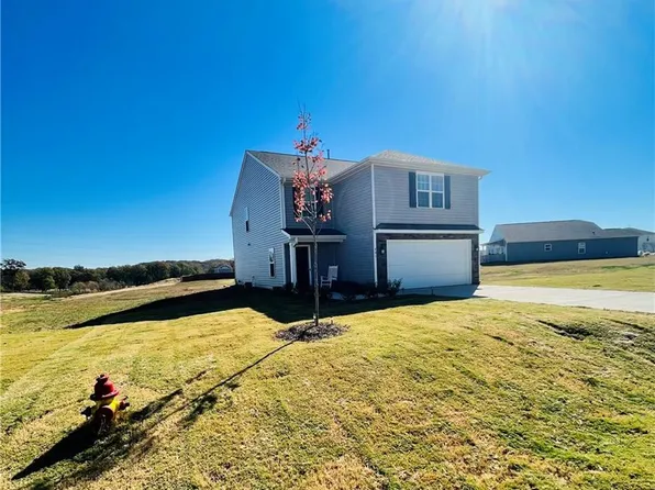 401 Altavista Dr, Clemmons, NC 27012